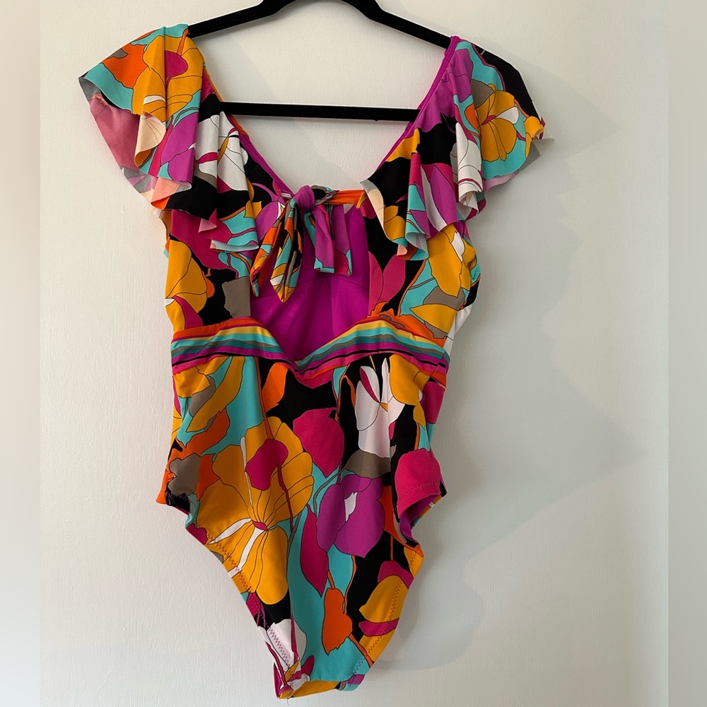 NWT Trina Turk Ruffle Gemini Maillot One Piece Swimsuit Patterned size 8 - Picture 6 of 12